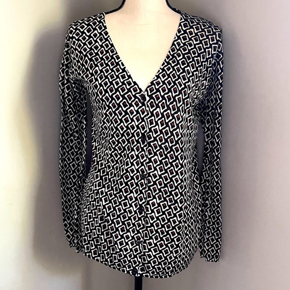 Prada Sweaters - Prada | Geometric White Black and Burnt Red V-neck Cardigan | EU 44​